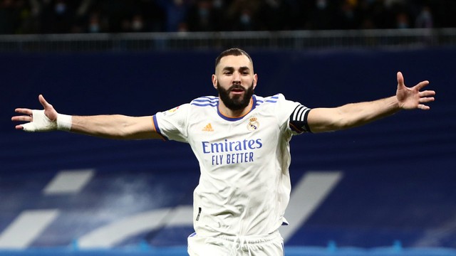 Selebrasi pemain Real Madrid karim Benzema usai mencetak gol ke gawang Athletic Bilbao pada peryandingan lanjutan Liga Spanyol di Santiago Bernabeu, Madrid, Spanyol. Foto: Sergio Perez/REUTERS