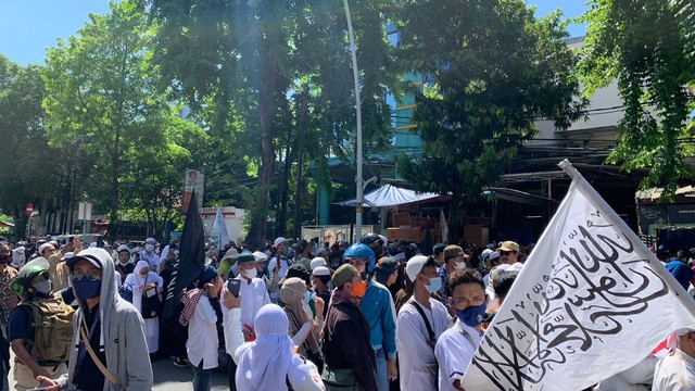 Massa Aksi Reuni PA 212 orasi di sekitar Jalan Wahid Hasyim (samping Bawaslu), Jakarta Pusat, Kamis (2/12). Foto: Nugroho GN/kumparan