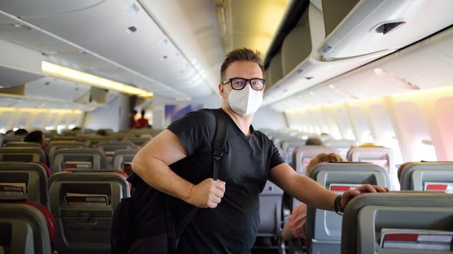 Pramugari Ungkap Cara Mudah Terhindar dari Jet Lag: Pakai Kacamata Hitam (346587)