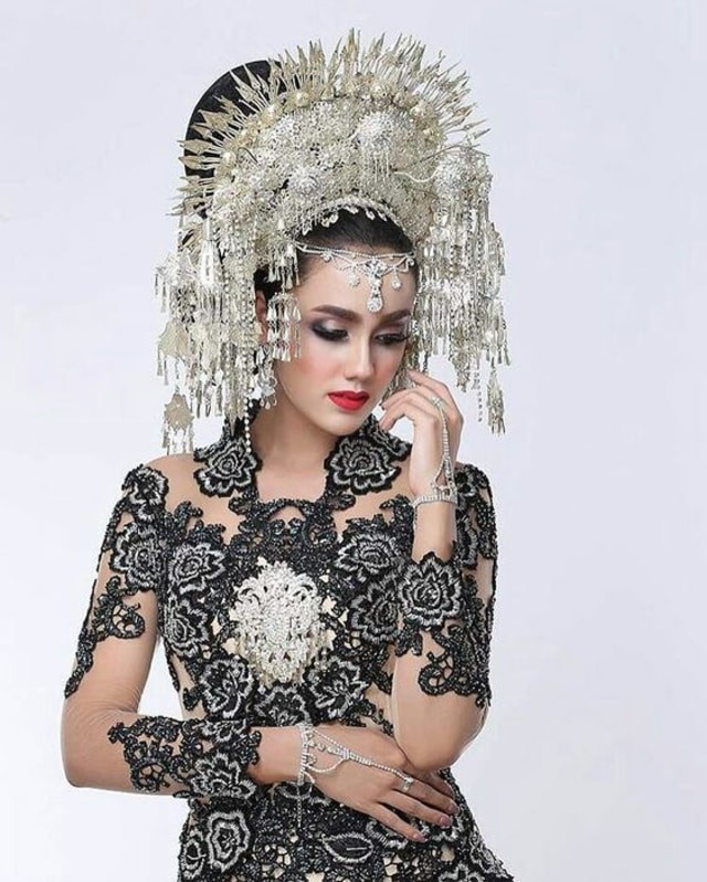 Ilustrasi suntiang Minang sebagai mahkota kebanggaan wanita Minangkabau. Sumber: KumparanStyle