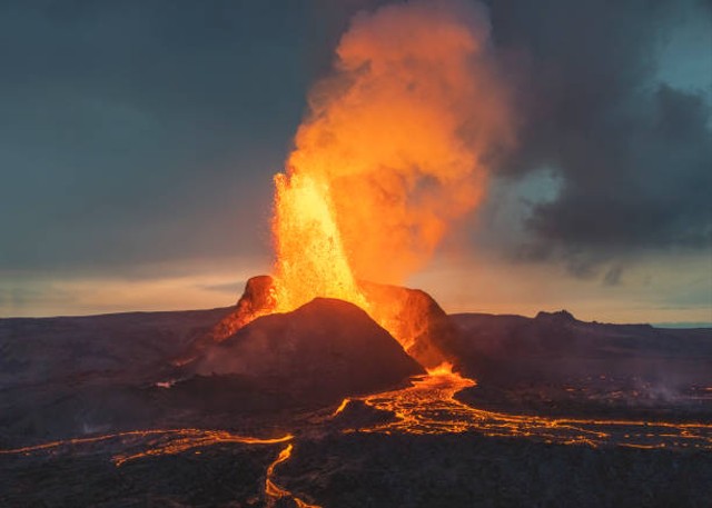 Ilustrasi Aktivitas Vulkanisme. Foto: iStock