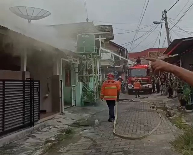 Diduga Tabung Gas Meledak, 3 Rumah di Bandar Lampung Terbakar (415873)