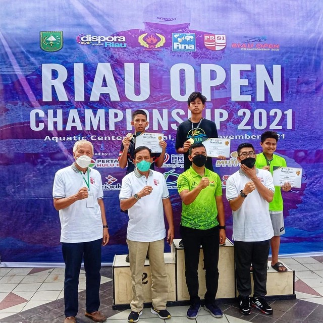 2 Perenang Asal Bandar Lampung Raih 7 Medali Emas di Kejuaraan Renang Riau Open | Foto: Ist