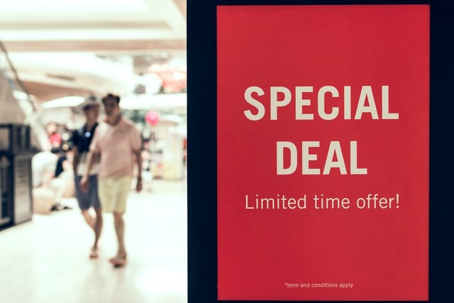 Ilustrasi faktor yang memengaruhi penawaran suatu barang adalah harga. Sumber: Unsplash.com