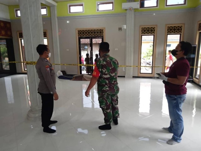 Terjatuh Saat Salat di Masjid, Pria Asal Jawa Timur Ditemukan Tewas di Lampung (1)