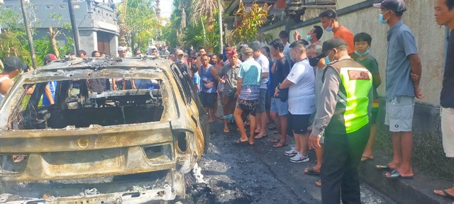 Mobil Terbakar di Jalan, Satu Keluarga dari Jakarta Berhasil Menyelamatkan Diri (67176)