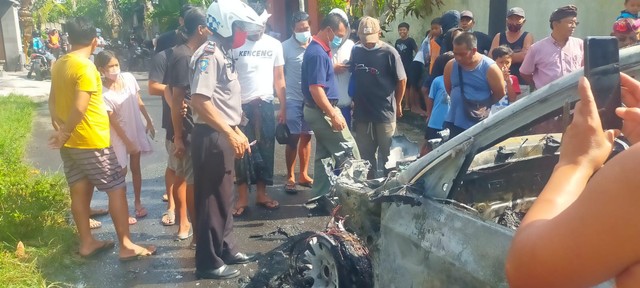 Mobil Terbakar di Jalan, Satu Keluarga dari Jakarta Berhasil Menyelamatkan Diri (67177)