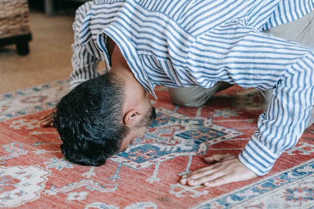 Ilustrasi Salat Qasar. Sumber: Michael Burrows-Pexels.com