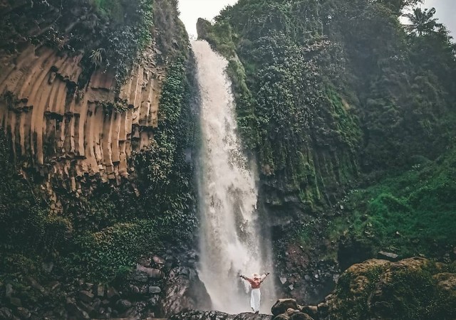 Curug Putri Sirampog, Brebes. (Foto: IG @insta_bumiayu/@anjaniputryy)