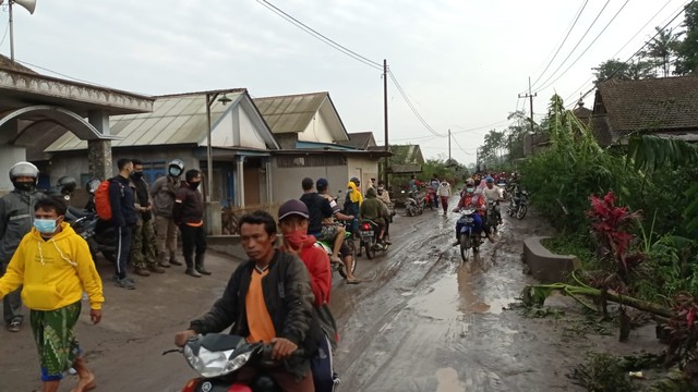 BNPB: 13 Orang Meninggal Akibat Erupsi Gunung Semeru, Baru 2 ...