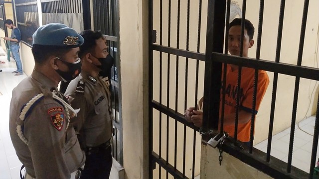 Bripda Bagus kekasih NW ditahan di Polres Mojokerto. Foto: Polda Jawa Timur