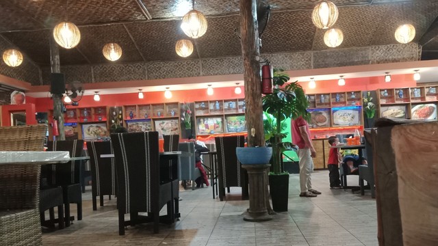 suasana dalam cafe TGP Palem di Jakarta Barat yang terlihat sepi. Sumber foto: Milik pribadi