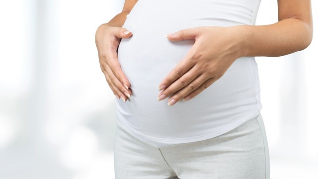 Manfaat zinc untuk ibu hamil dan pertumbuhan bayi di dalam kandungan. Foto: Shutterstock