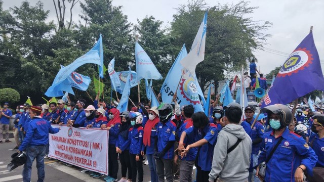 Ribuan buruh yang menggelar aksi konvoi ke Kawasan Pusat Pemerintahan Provinsi Banten (KP3B). Foto: Dok. Istimewa