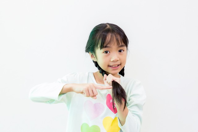 Ilustrasi rambut anak yang terkena kutu. Foto: Shutterstock