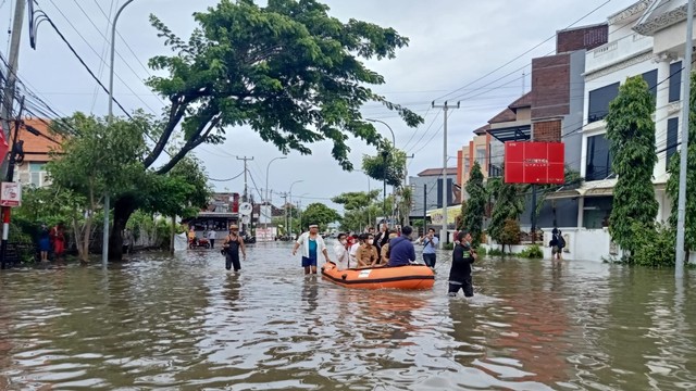 Kondisi banjir yang menggenangi  wilayah Legian, Bali. Foto: Denita BR Matondang/kumparan