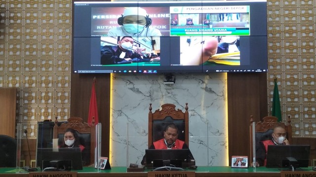 Hakim Pengadilan Negeri Depok menjatuhkan hukuman vonis empat tahun penjara terhadap pelaku hoaks babi ngepet di Depok. Foto: Dok. Istimewa