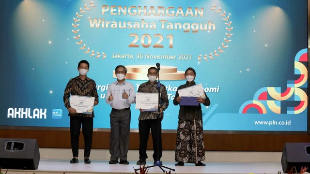 Penghargaan Wirausaha Tangguh 2021 yang digelar PT PLN (Persero) untuk para pelaku usaha yang gigih menjalankan usahanya dengan memanfaatkan energi listrik. (foto: istimewa)