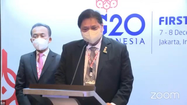 Media briefing Sherpa Meeting G20 oleh Menlu RI Retno Marsudi dan Menko Perekonomian Airlangga Hartarto pada Selasa (7/12). Foto: YouTube/PerekonomianRI