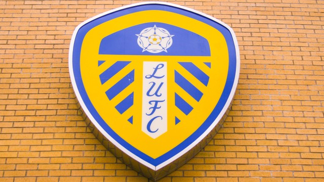 Ilustrasi logo Leeds United. Foto: Shutterstock
