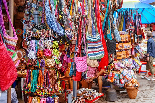 Foto Pasar di Indonesia. Sumber: Nikada (iStockPhoto)