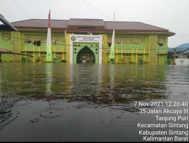 Jokowi Kunjungi Sintang, IKA PMII Harap Sekolah Rusak Akibat Banjir Diperhatikan (394425)