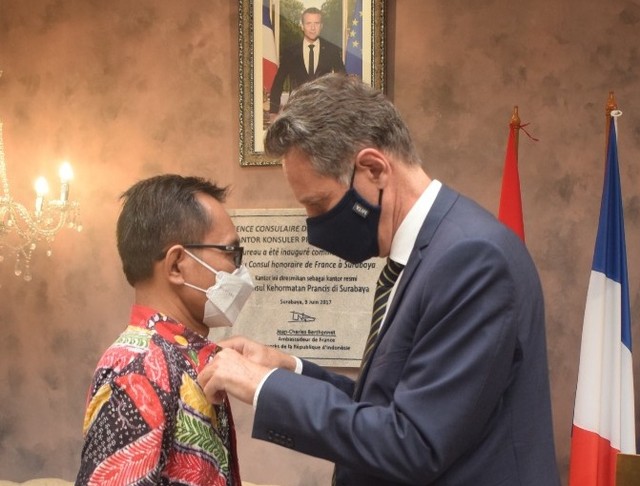 Seniman Surabaya Raih Medali Kehormatan dari Pemerintah Prancis