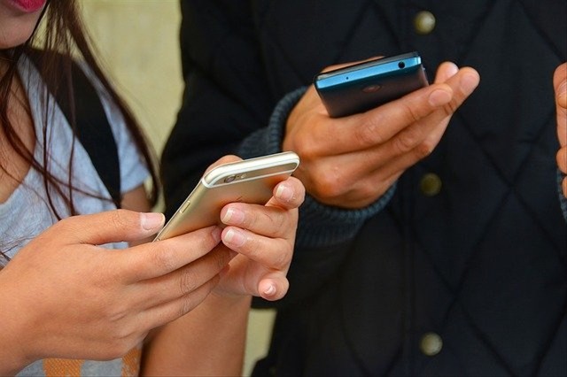 Ilustrasi pengguna layanan telekomunikasi. Foto: Pixabay