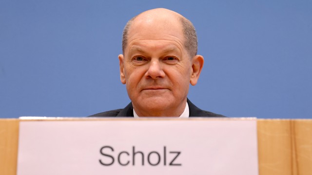 Kanselir Jerman yang ditunjuk Olaf Scholz menghadiri konferensi pers. Foto: Fabrizio Bensch/REUTERS