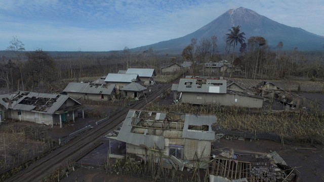 Foto: Wajah Gunung Semeru Sebelum Dan Sesudah Erupsi | Kumparan.com