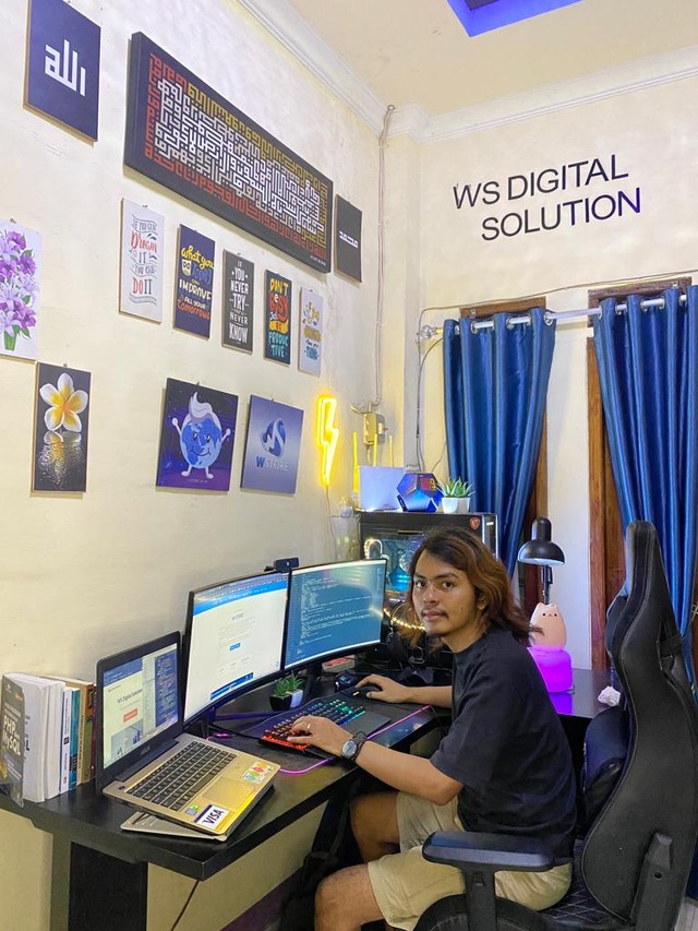 Cuma di Rumah Aja, Pemuda Ini Hasilkan Uang Miliaran Rupiah dari Bisnis Digital