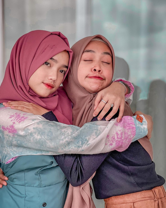 Fuji dan Ria Ricis. Foto: Instagram/riaricis