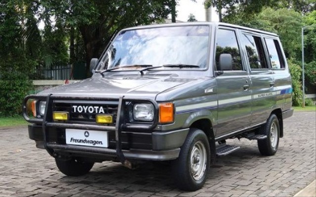 Toyota Kijang Super Commando LSX yang diniagakan oleh pelapak mobil bekas Freundwagen. Foto: dok. Instagram Freundwagen