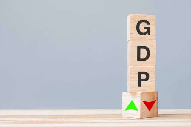 Perbandingan PDB dan pendapatan per kapita Indonesia dengan negara lain. Foto: iStock