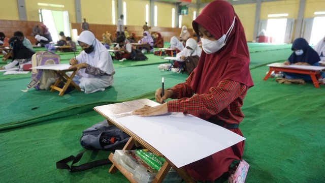 Lomba menggambar poster dan karikatur bagi pelajar tingkat sekolah dasar (SD) dalam rangka memperingati Hari Anti Korupsi Sedunia (Hakordia) 2021. Kamis (09/12/2021) (foto: dok istimewa)