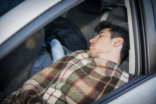 Ilustrasi tidur di dalam mobil. Foto: www.losfelizledger.com