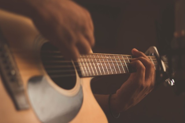 Makna musik, pengertian, dan manfaat untuk kehidupan masyarakat. Foto: Unsplash