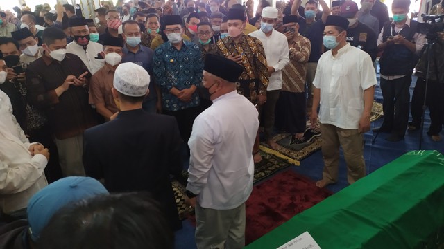 Jelang salat jenazah Walkot Oded di Pendopo Bandung. Foto: Rachmadi Rasyad/kumparan
