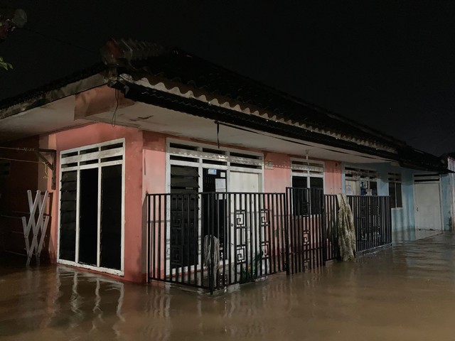 Puluhan rumah warga di Kecamatan Rajabasa, Kota Bandar Lampung terendam banjir, Jumat (10/12/2021) | Foto: Roza Hariqo/Lampung Geh