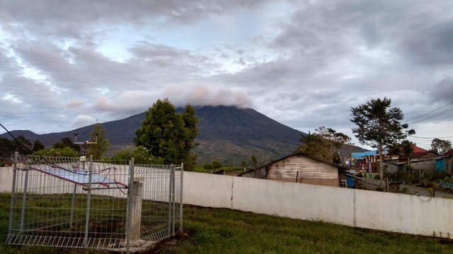 Pantauan terakhir Gunung Kerinci masih tertutup kabut/R10. (Foto: Istimewa)