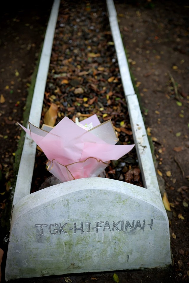 Makam Teungku Hj Fakinah di Gampong Lambunot, Kecamatan Simpang Tiga, Kabupaten Aceh Besar. Foto: Abdul Hadi/acehkini