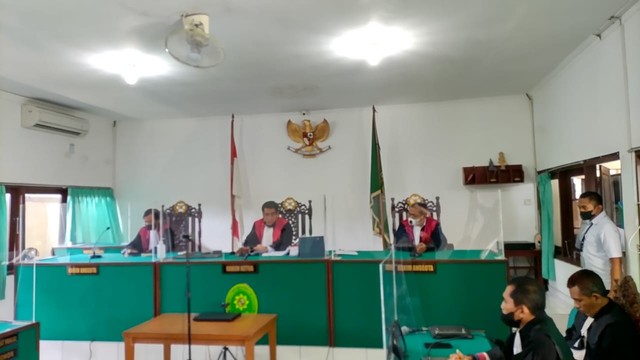 Suasana sidang kasus sate sianida Bantul dengan terdakwa Nani Aprilliani Nurjaman (25) di Pengadilan Negeri Bantul, Senin (13/12). Foto: Arfiansyah Panji Purnandaru/kumparan