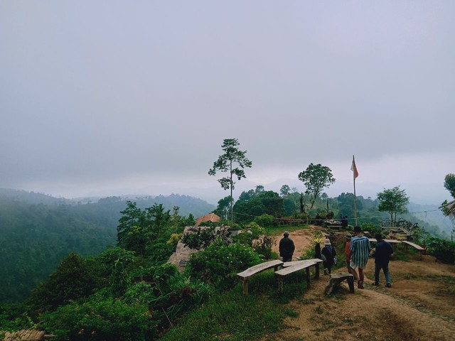 Self Healing dan Berburu Kabut di Ketinggian 1.000 Mdpl Puncak Punggung Naga (86668)