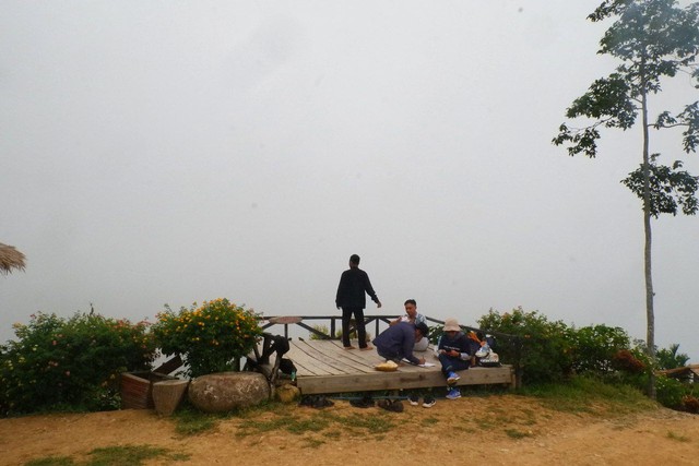 Self Healing dan Berburu Kabut di Ketinggian 1.000 Mdpl Puncak Punggung Naga (86675)