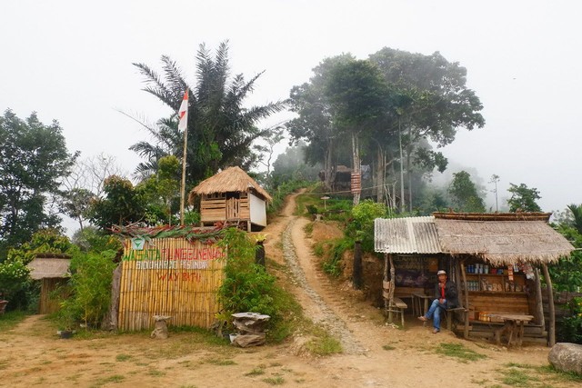 Self Healing dan Berburu Kabut di Ketinggian 1.000 Mdpl Puncak Punggung Naga (86676)
