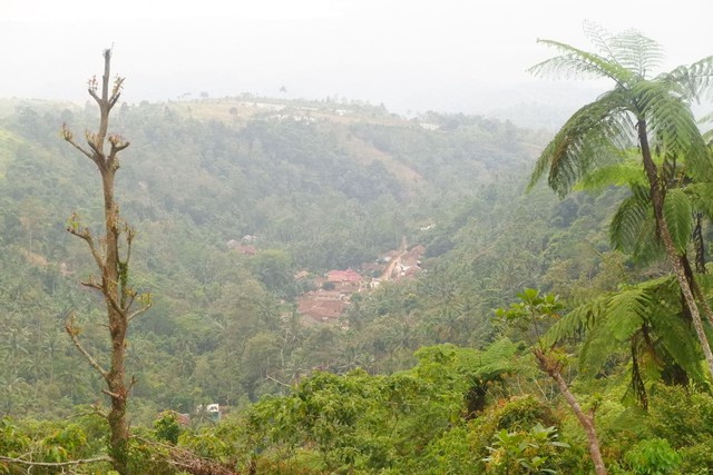 Menikmati Paduan View Laut, Bukit dan Pegunungan dari Bukit Lantana, Pesawaran (2)