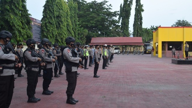 Polisi gelar apel kesiapan pengamanan jelang perayaan Tahun Baru Imlek 2021, di Kota Palu, Kamis (11/2). Foto: Istimewa