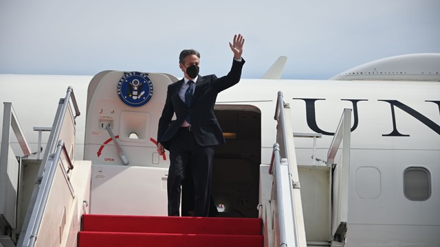 Menteri Luar Negeri Amerika Serikat, Antony J. Blinken tiba di Bandara Halim Perdanakusuma. Foto: Kedubes As