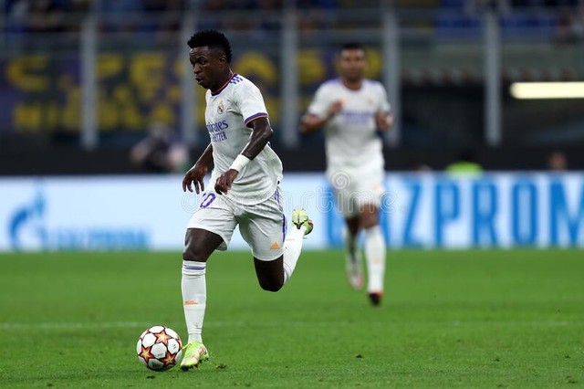 https://thumbs.dreamstime.com/b/vinicius-junior-milano-italy-september-real-madrid-cf-controls-ball-uefa-champions-league-group-d-match-fc-229928950.jpg