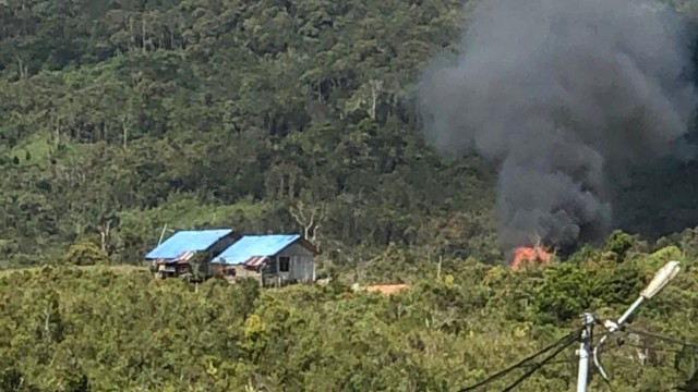 Situasi pembakaran sekolah di Distrik Serambakon, Pegunungan Bintang Papua. (Dok istimewa) 